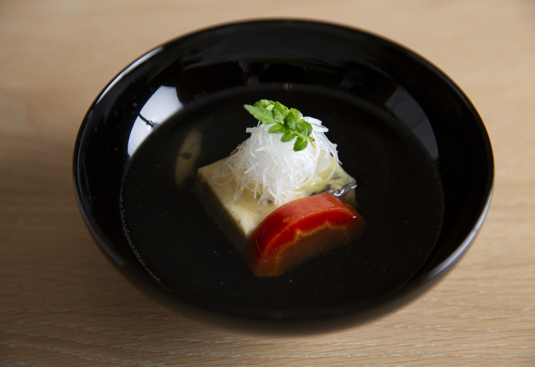 ワインと一緒に日本料理を味わう